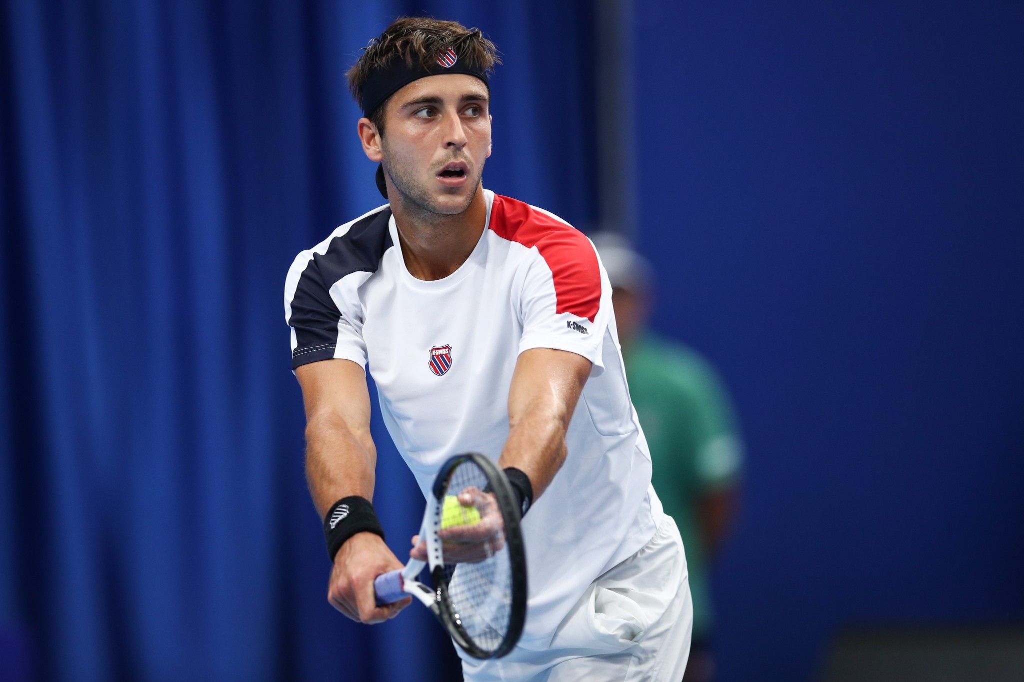 为他腾出位 为他腾出位